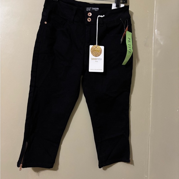 Sandpiper Women's Black Cropped Jeans - Picture 1 of 4